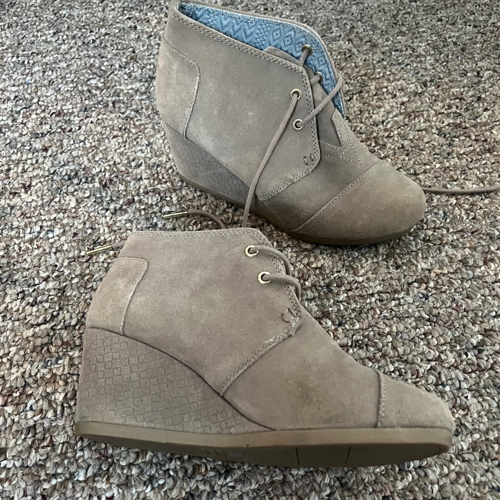 Beige Tom heels